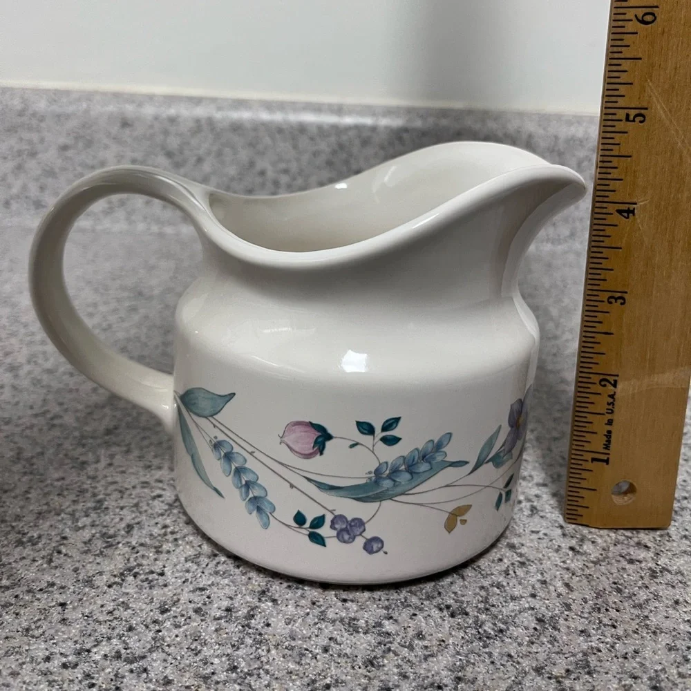 Pfaltzgraff Gravy Boat April Pattern - Picture 9 of 10